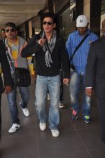 Shahrukh Khan arrives from Unesco Dusseldorf event in Airport, Mumbai on 21st Nov 2011 (6).JPG